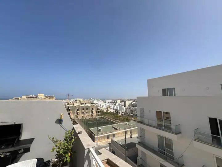Amazing Spacious Apartment With Bbq & Jacuzzi Saint Julian's ภายนอก รูปภาพ