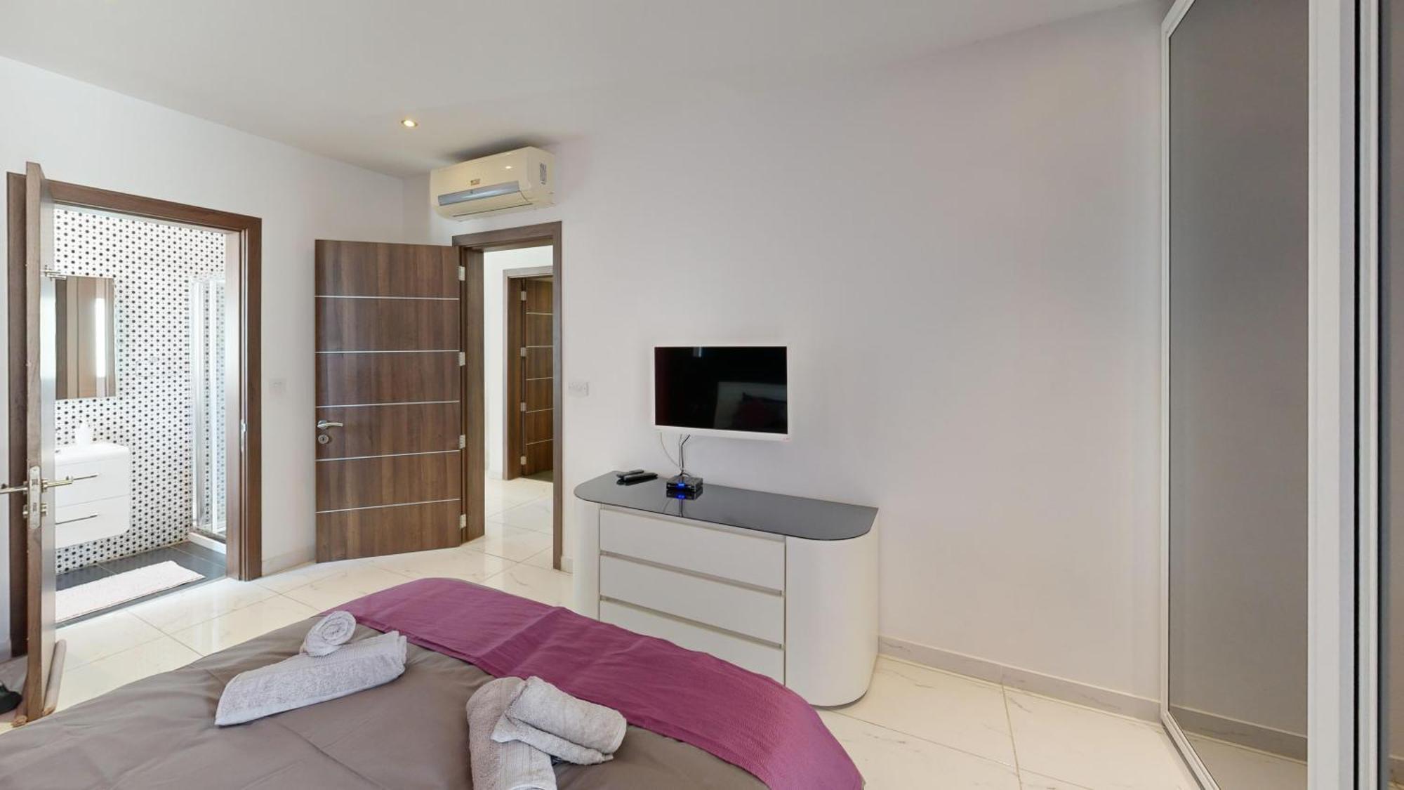 Amazing Spacious Apartment With Bbq & Jacuzzi Saint Julian's ภายนอก รูปภาพ